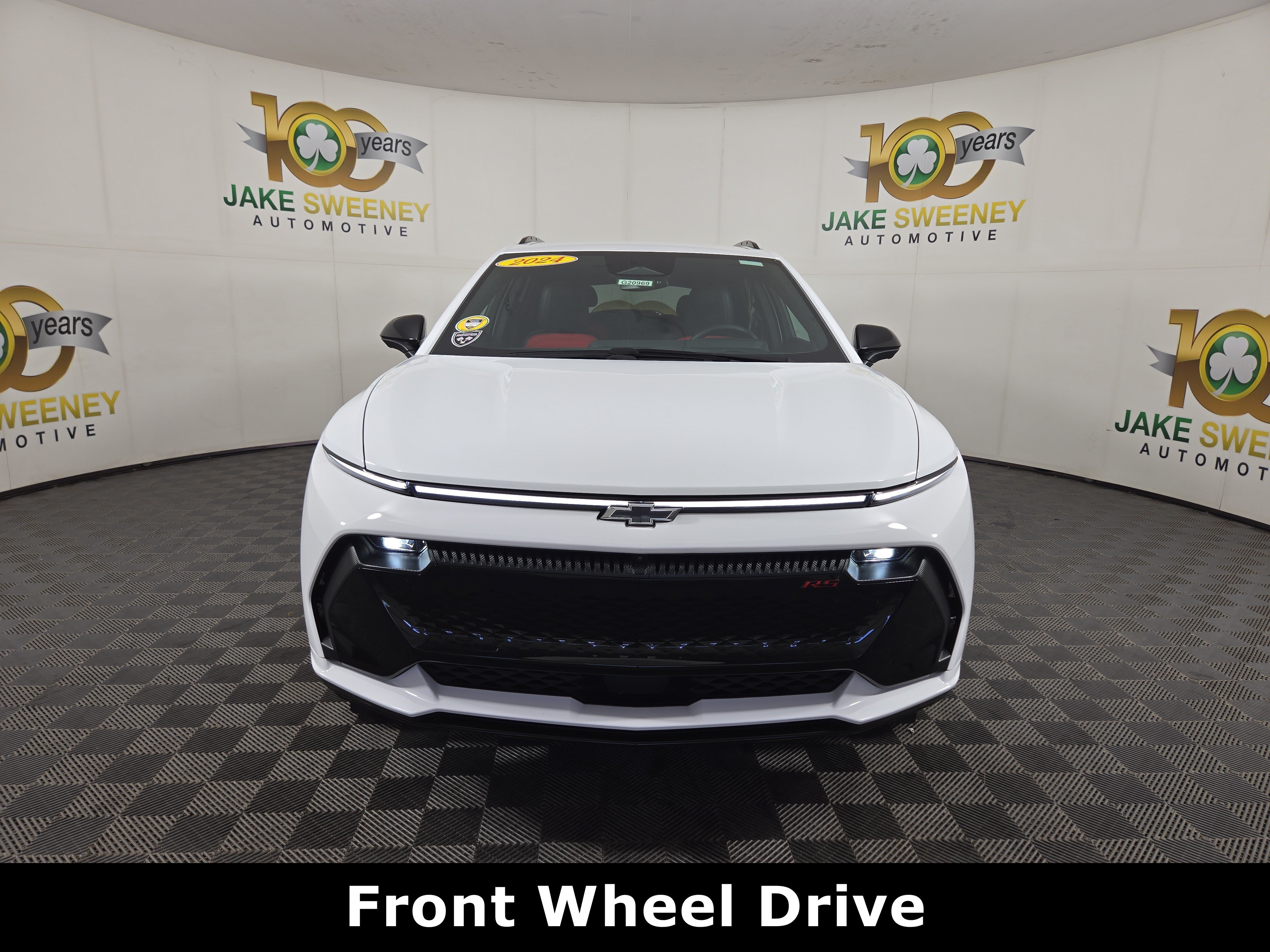 Used 2024 Chevrolet Equinox EV RS FWD image 2
