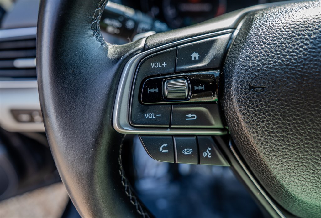 Used 2018 Honda Accord Touring image 16