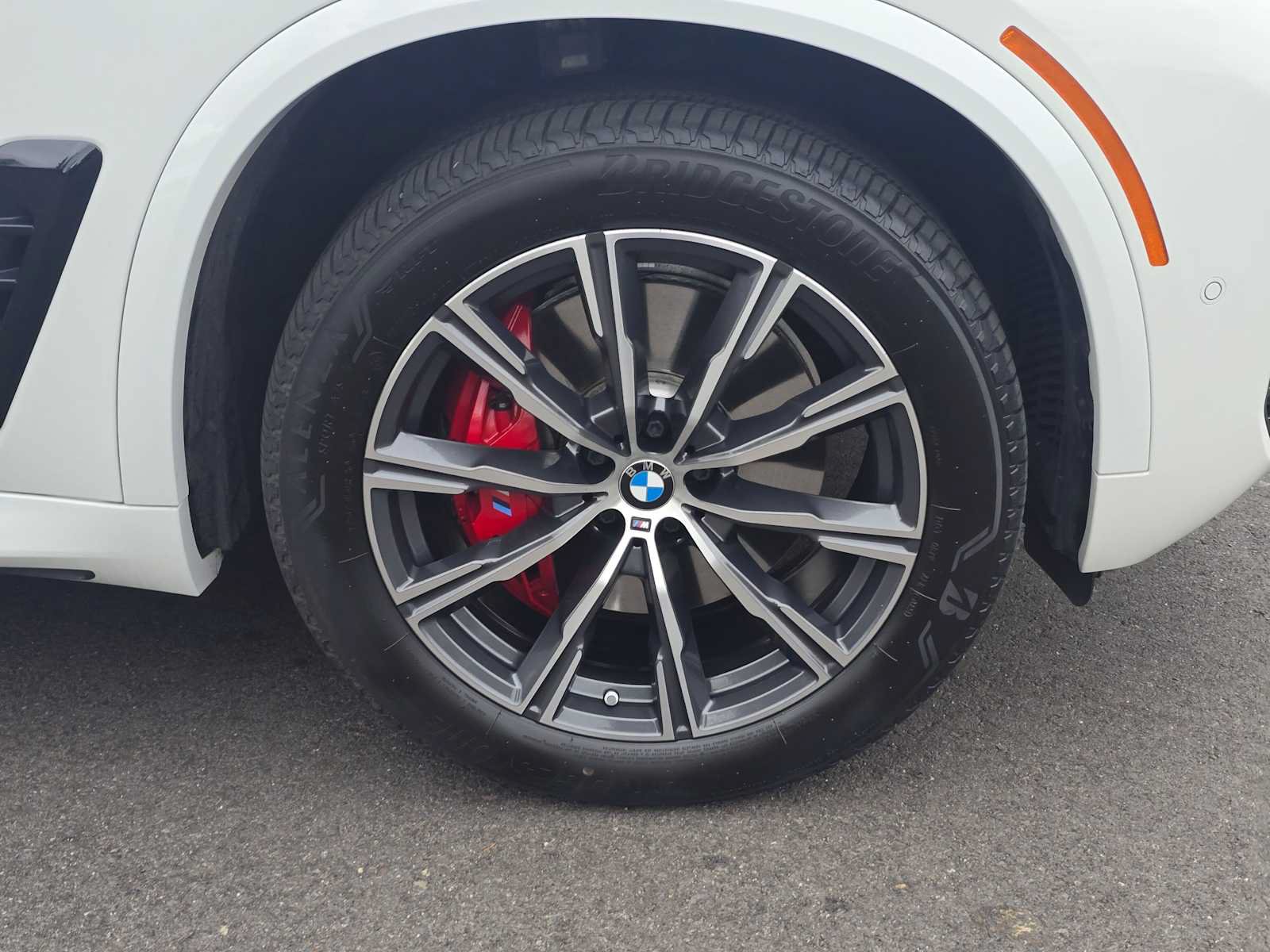 Used 2024 BMW X5 xDrive40i w/ M Sport Package AWD/4WD image 9