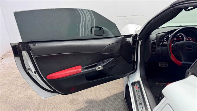 Used 2013 Chevrolet Corvette Convertible image 10