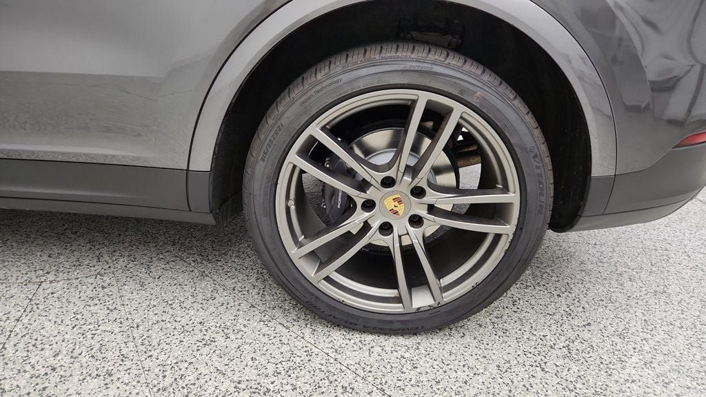Used 2021 Porsche Cayenne AWD/4WD image 26