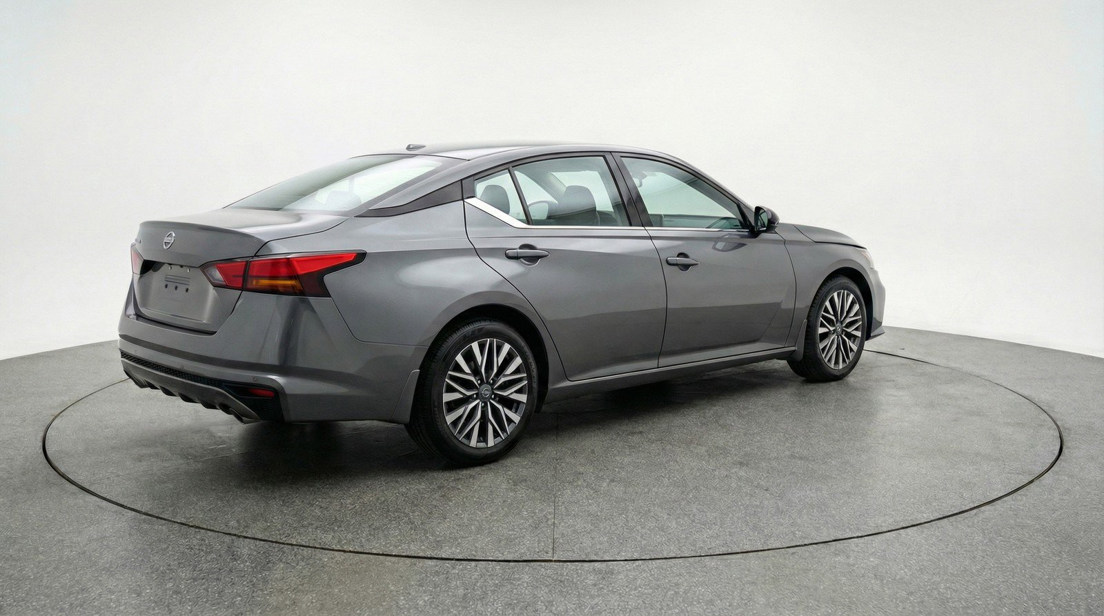 Used 2025 Nissan Altima 2.5 SV image 9