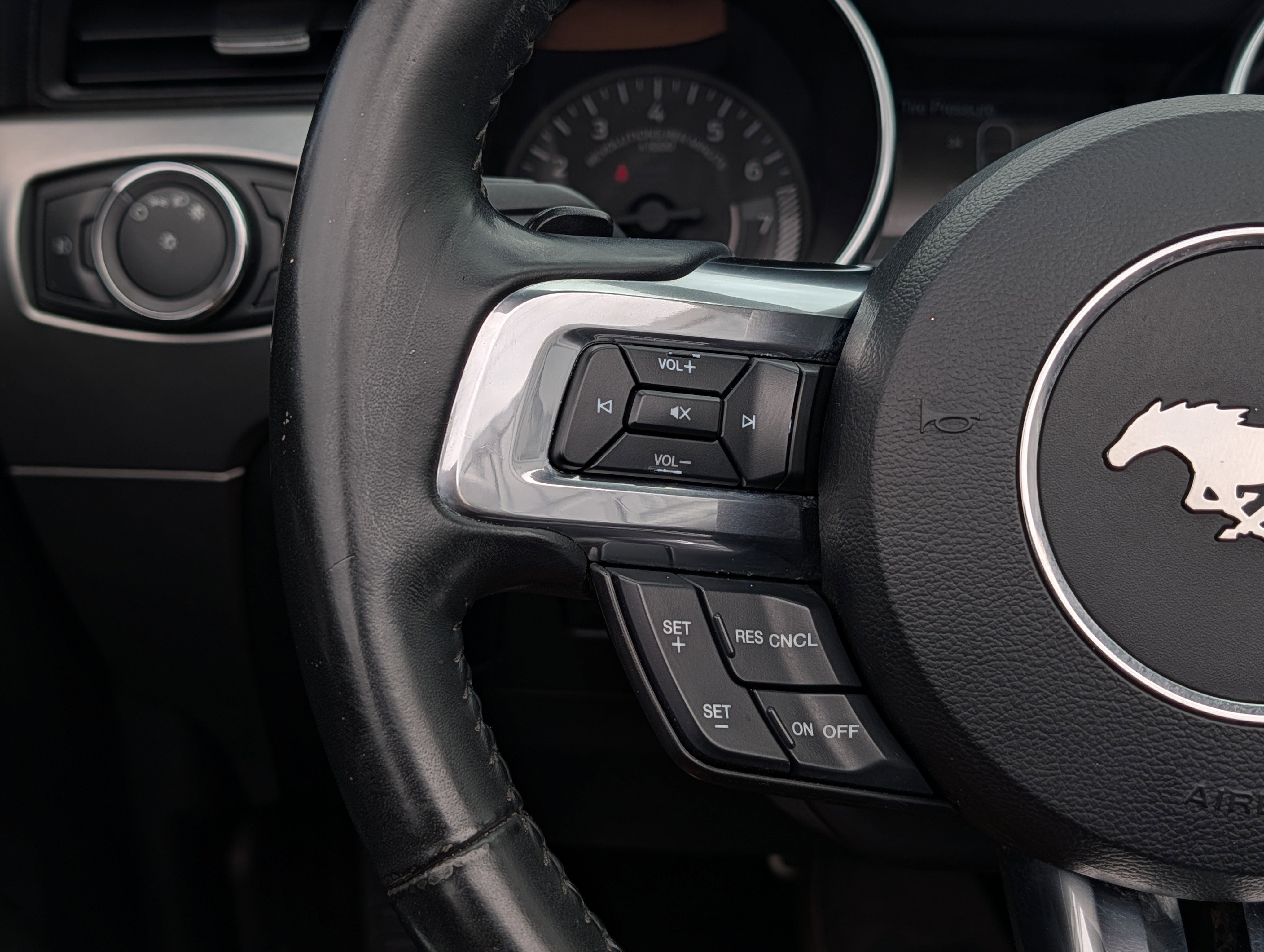 Certified 2018 Ford Mustang Premium RWD image 18