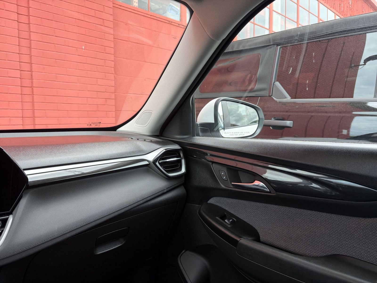 Used 2025 Chevrolet TrailBlazer LT FWD image 32