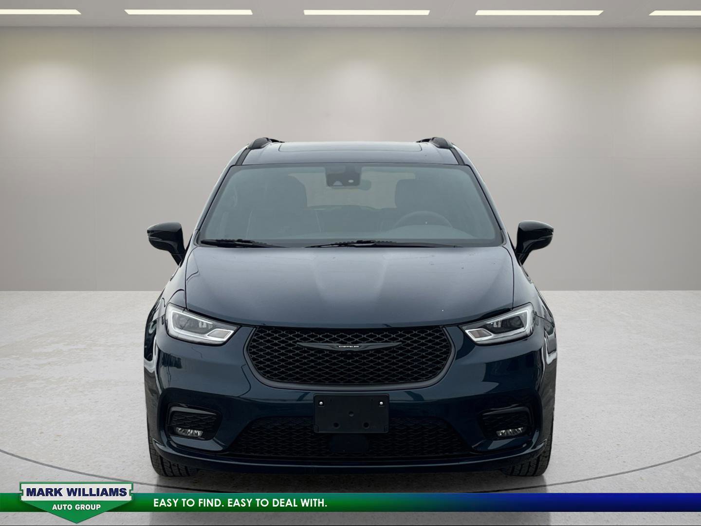 Used 2025 Chrysler Pacifica Limited image 8