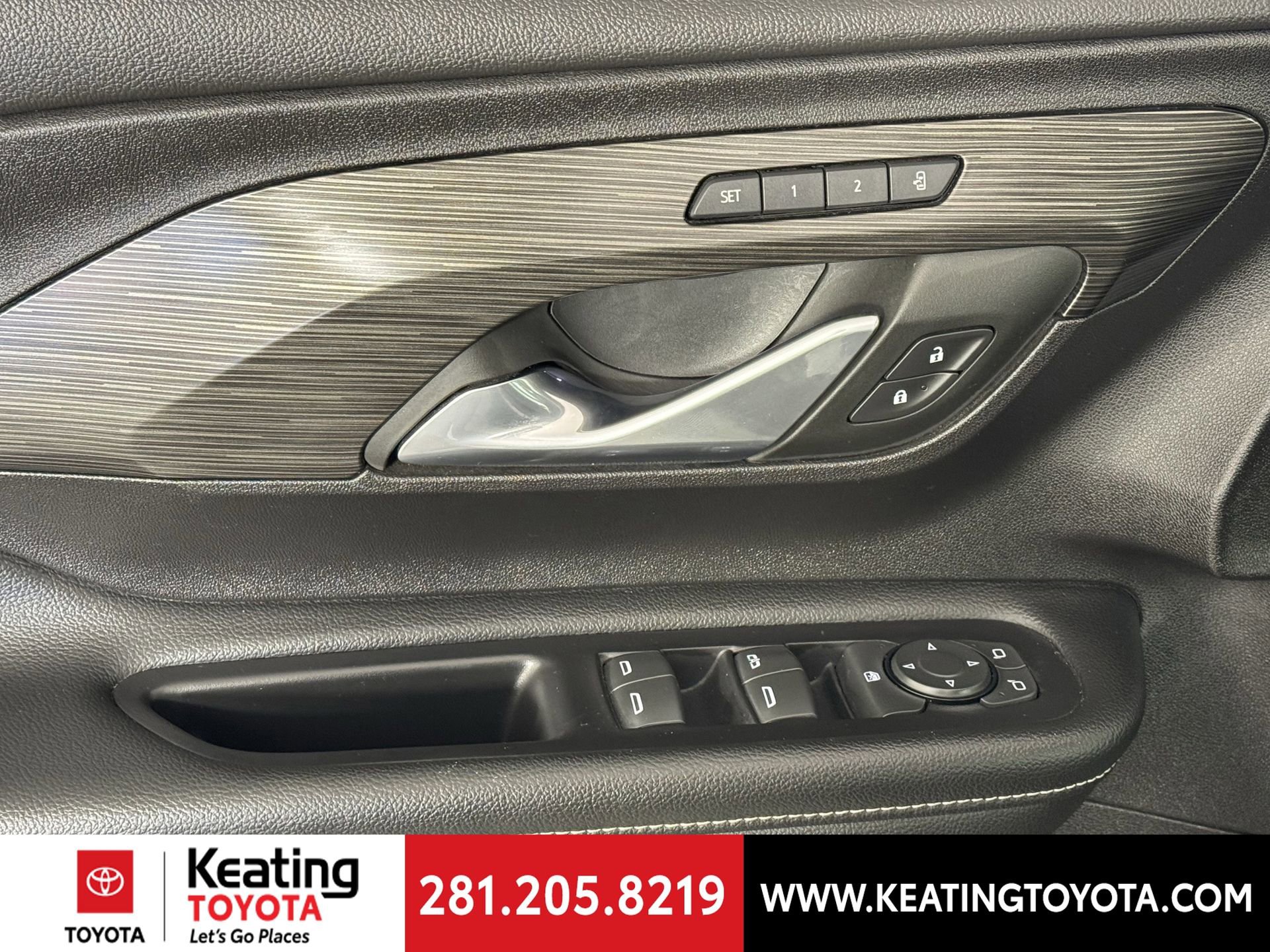 Used 2024 GMC Terrain SLT image 11