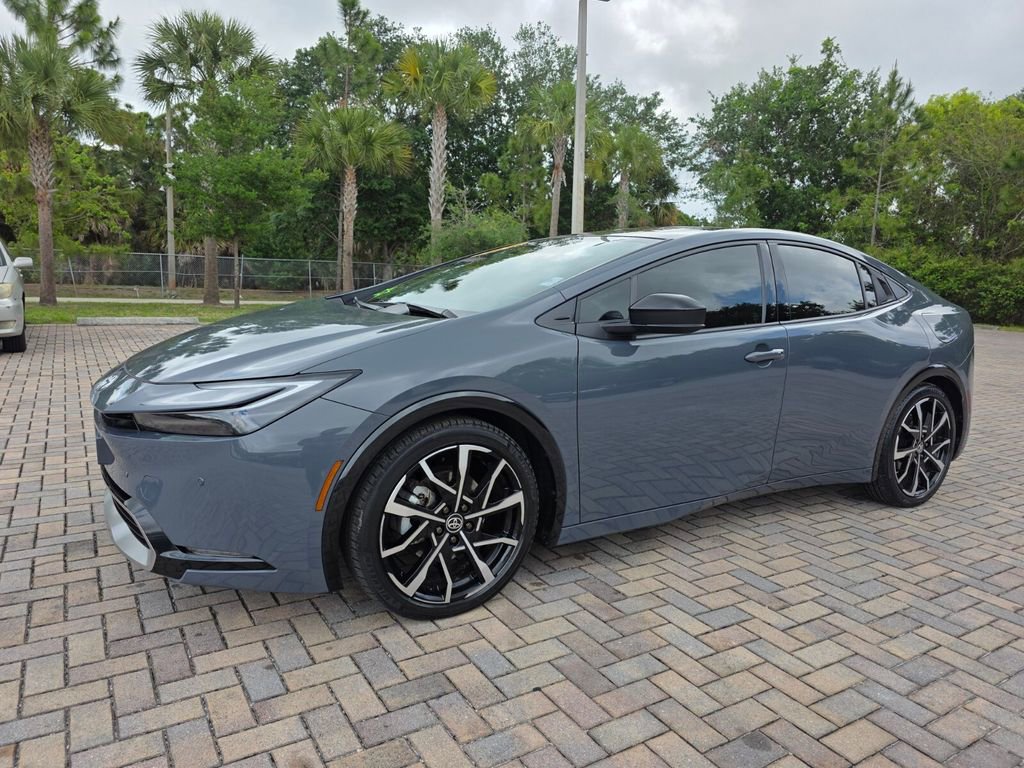 Used 2024 Toyota Prius Prime FWD image 3