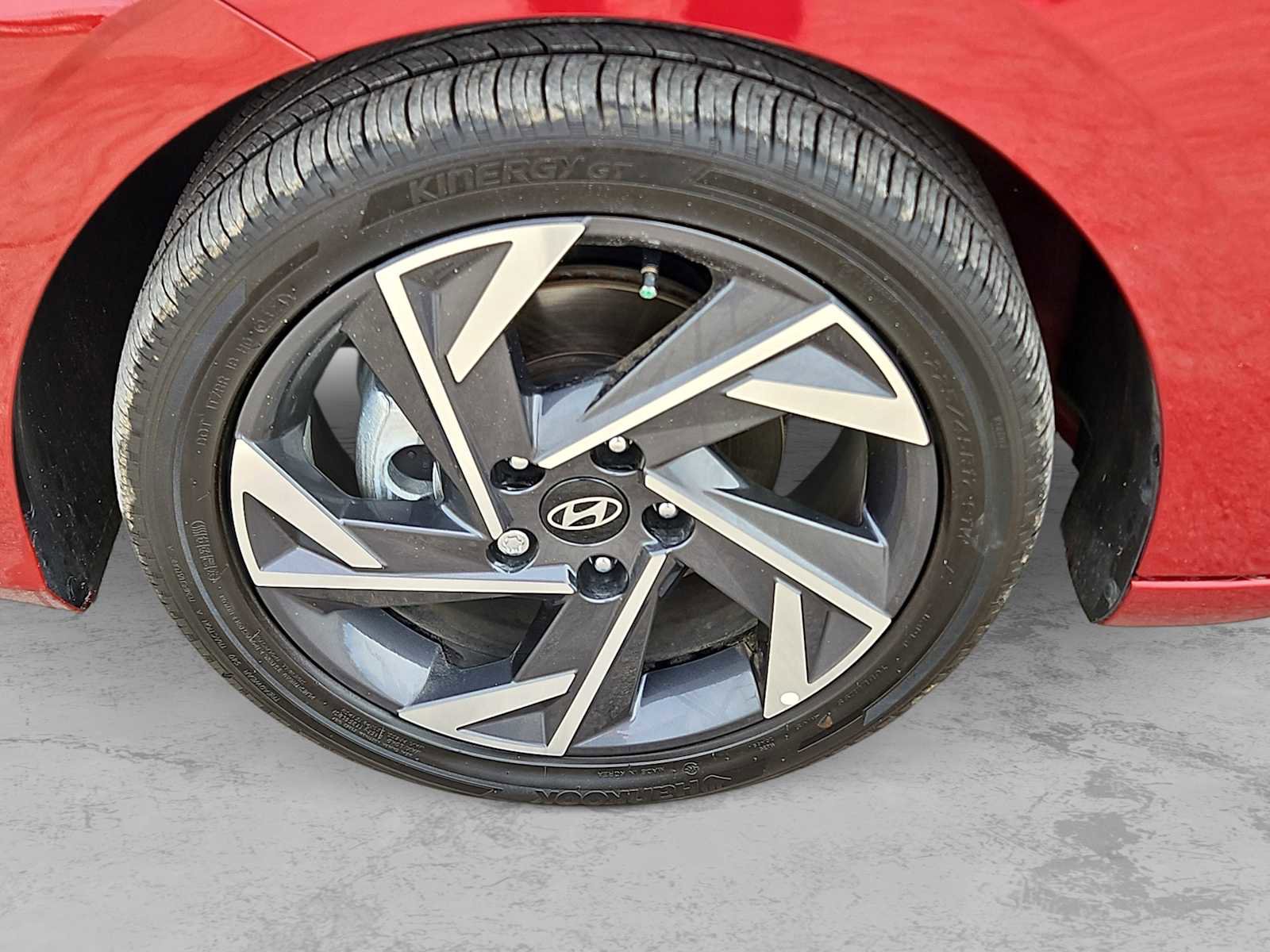 Used 2024 Hyundai Elantra Limited image 12