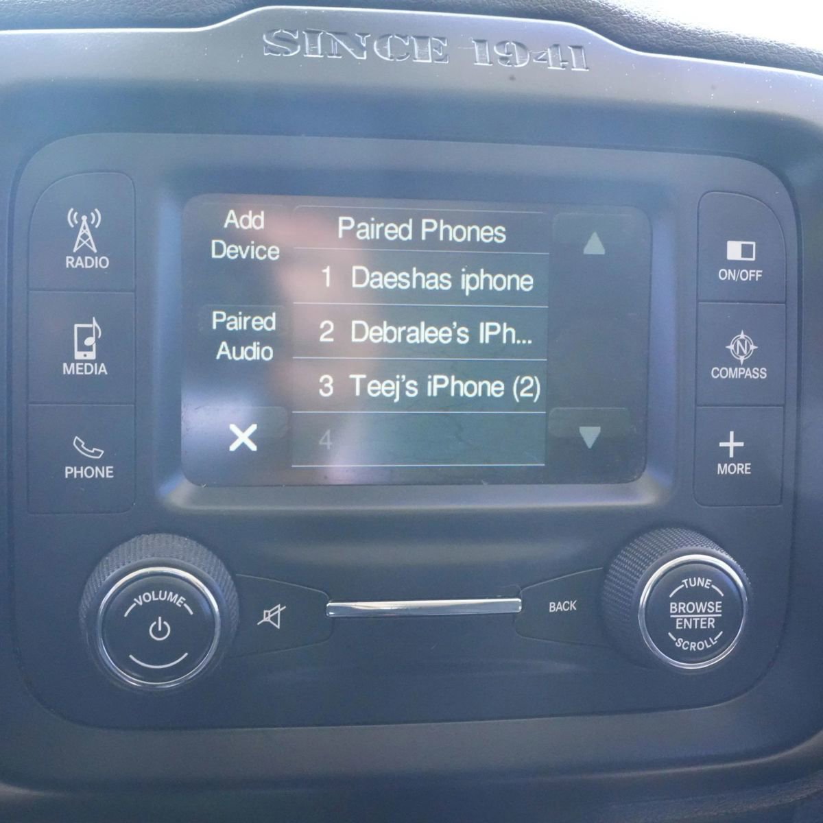 Used 2015 Jeep Renegade Latitude w/ Popular Equipment Group image 23