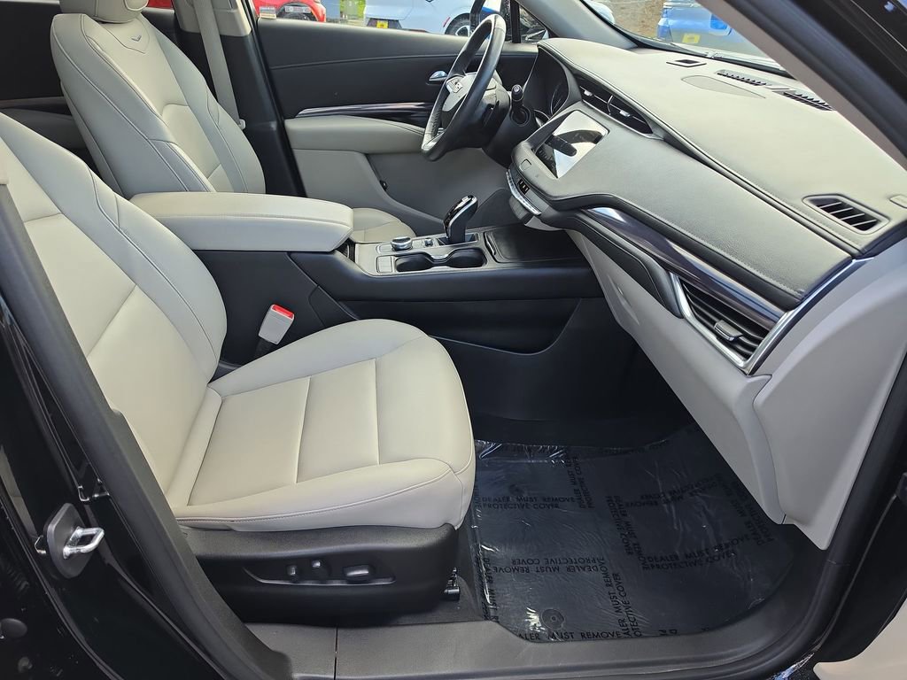 Certified 2021 Cadillac XT4 Luxury w/ Cold Weather Package image 30