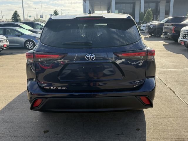 Used 2025 Toyota Highlander LE image 6