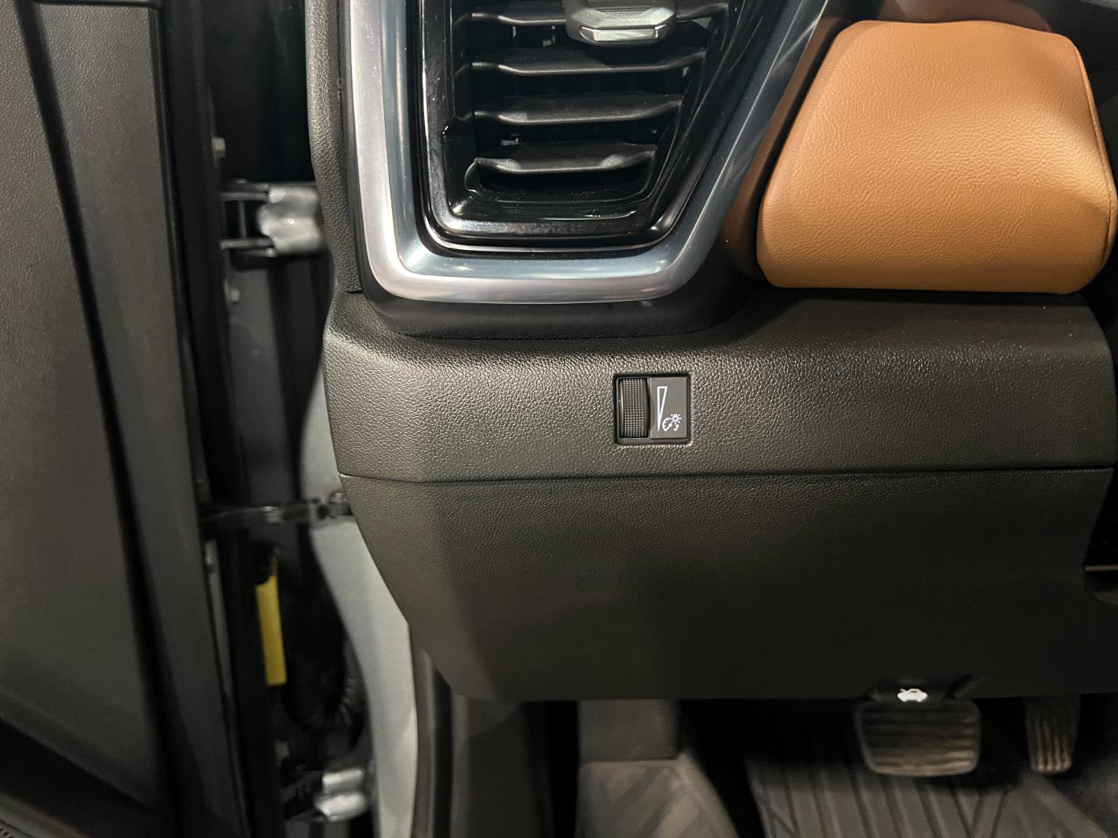 Used 2024 GMC Canyon AT4 w/ AT4 Premium Package image 15