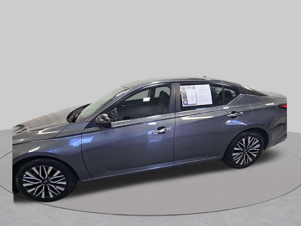Used 2025 Nissan Altima 2.5 SV FWD image 5