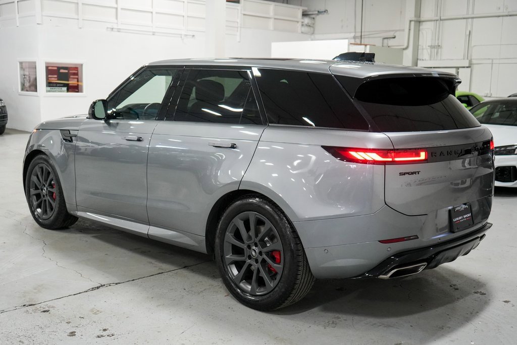 Used 2023 Land Rover Range Rover Sport SE Dynamic image 3