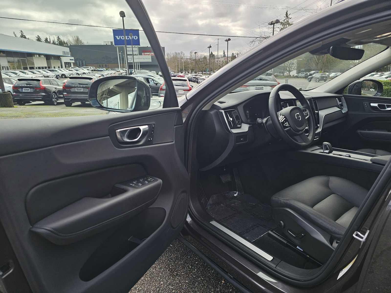 Certified 2025 Volvo XC60 B5 Plus image 21