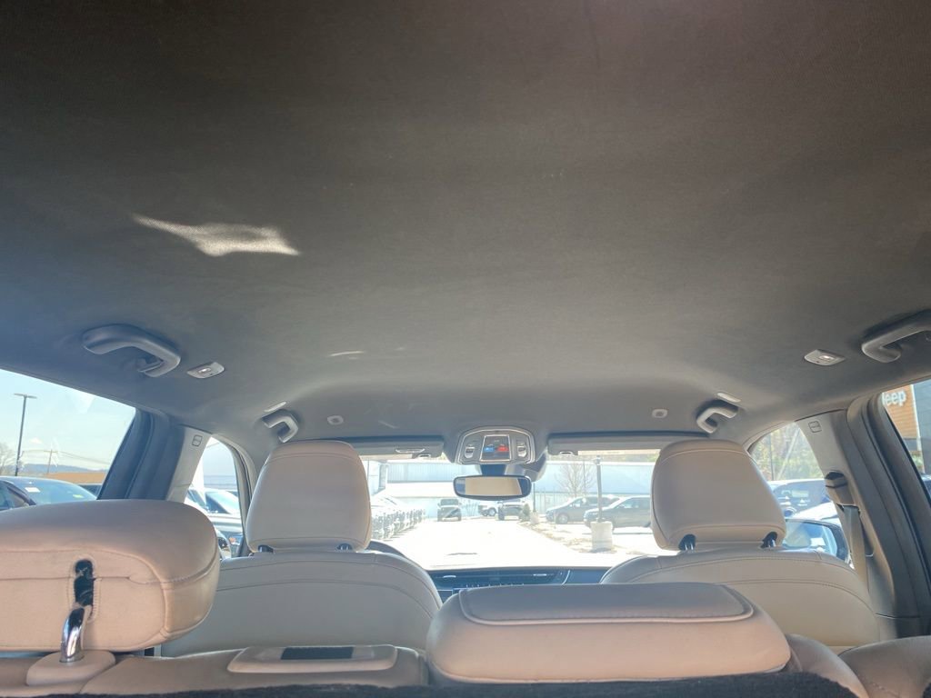 Used 2023 Jeep Grand Cherokee Limited w/ Black Appearance Package image 16