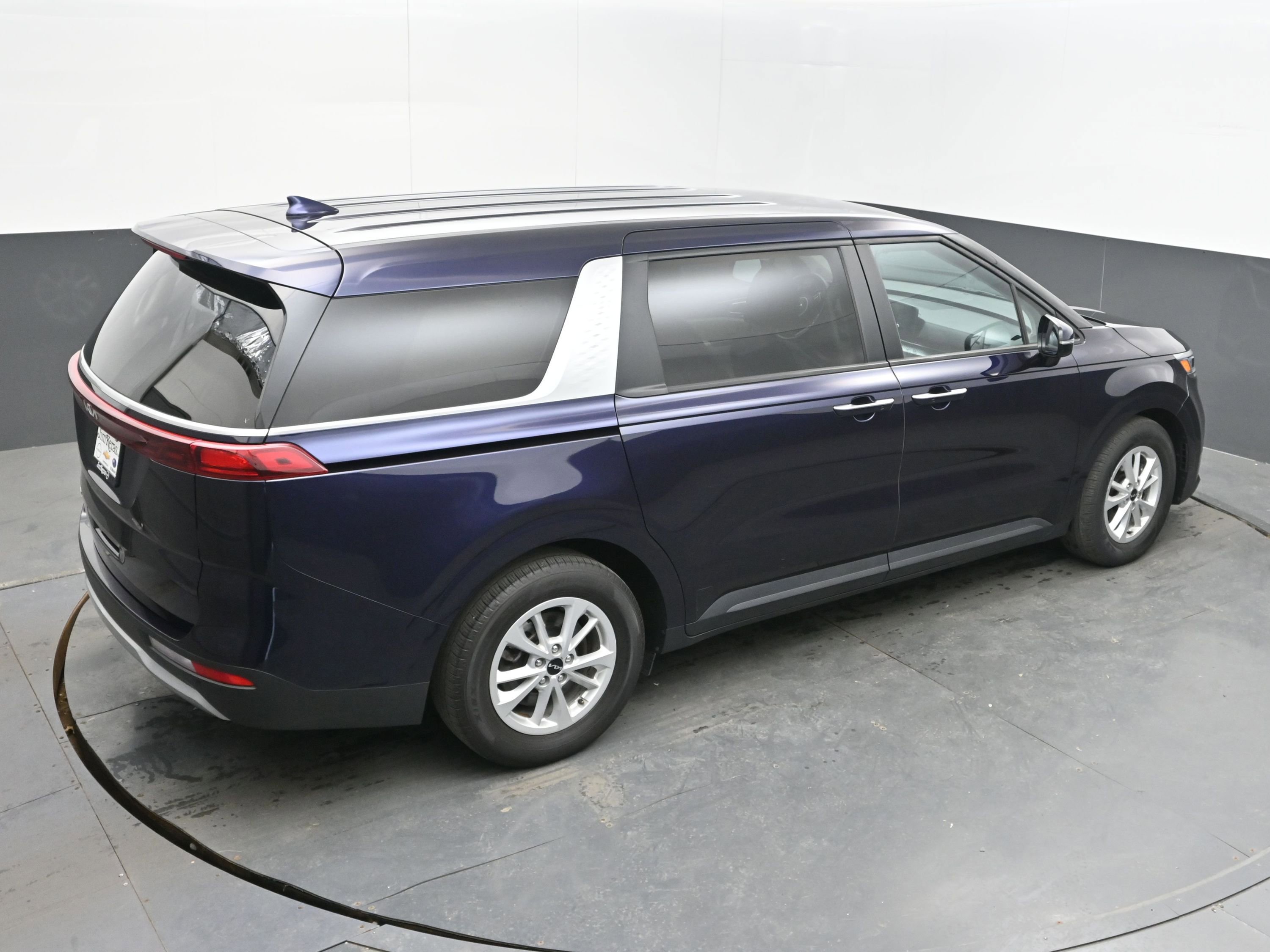 Used 2023 Kia Carnival LX image 35