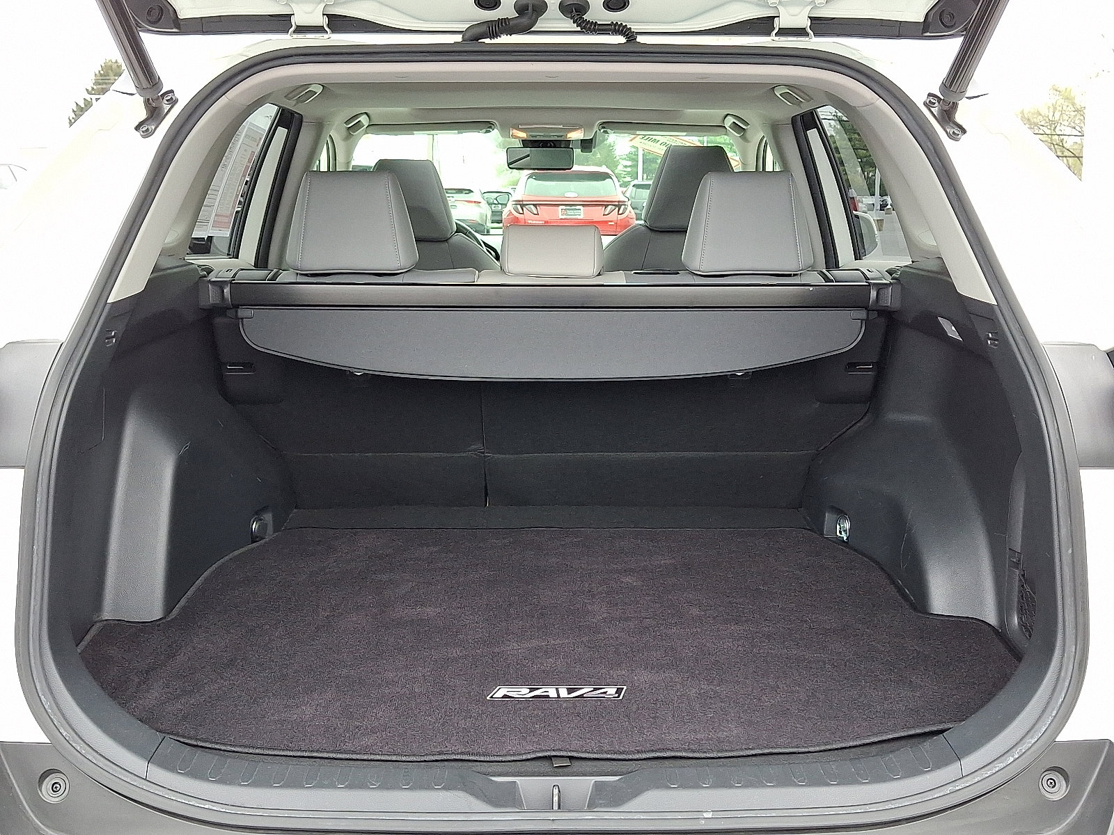 Used 2019 Toyota RAV4 Limited w/ Carpet Mat Package image 30