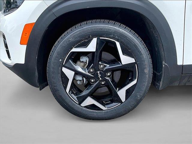 Used 2024 Kia Seltos EX FWD image 10