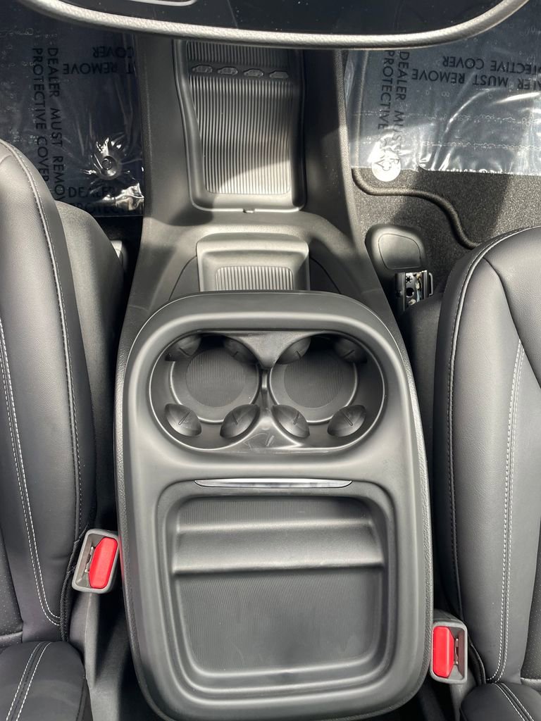 New 2027 Chrysler Pacifica Select FWD image 17
