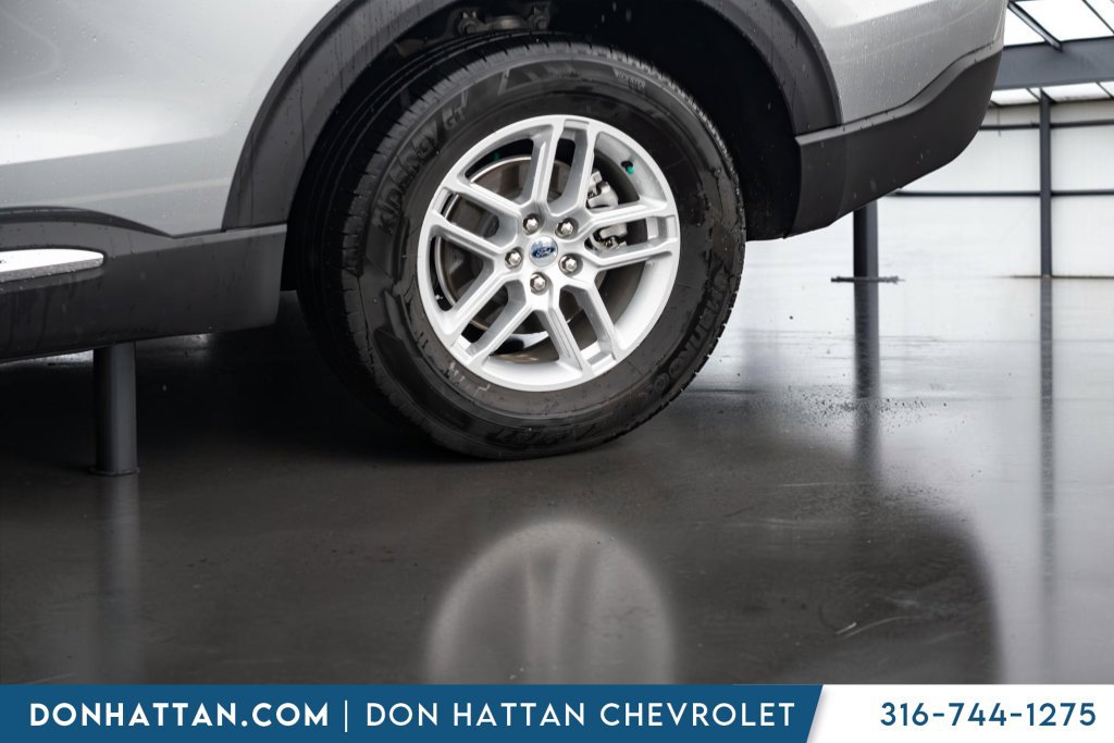 Used 2025 Ford Explorer Active AWD/4WD image 36