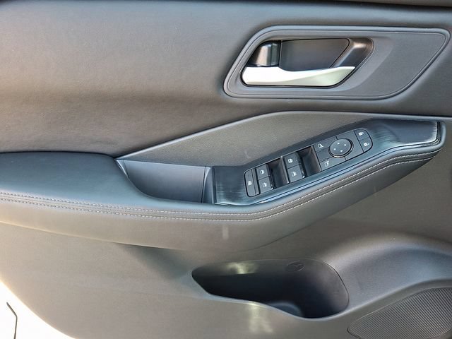 Certified 2026 Nissan Rogue SV FWD image 12