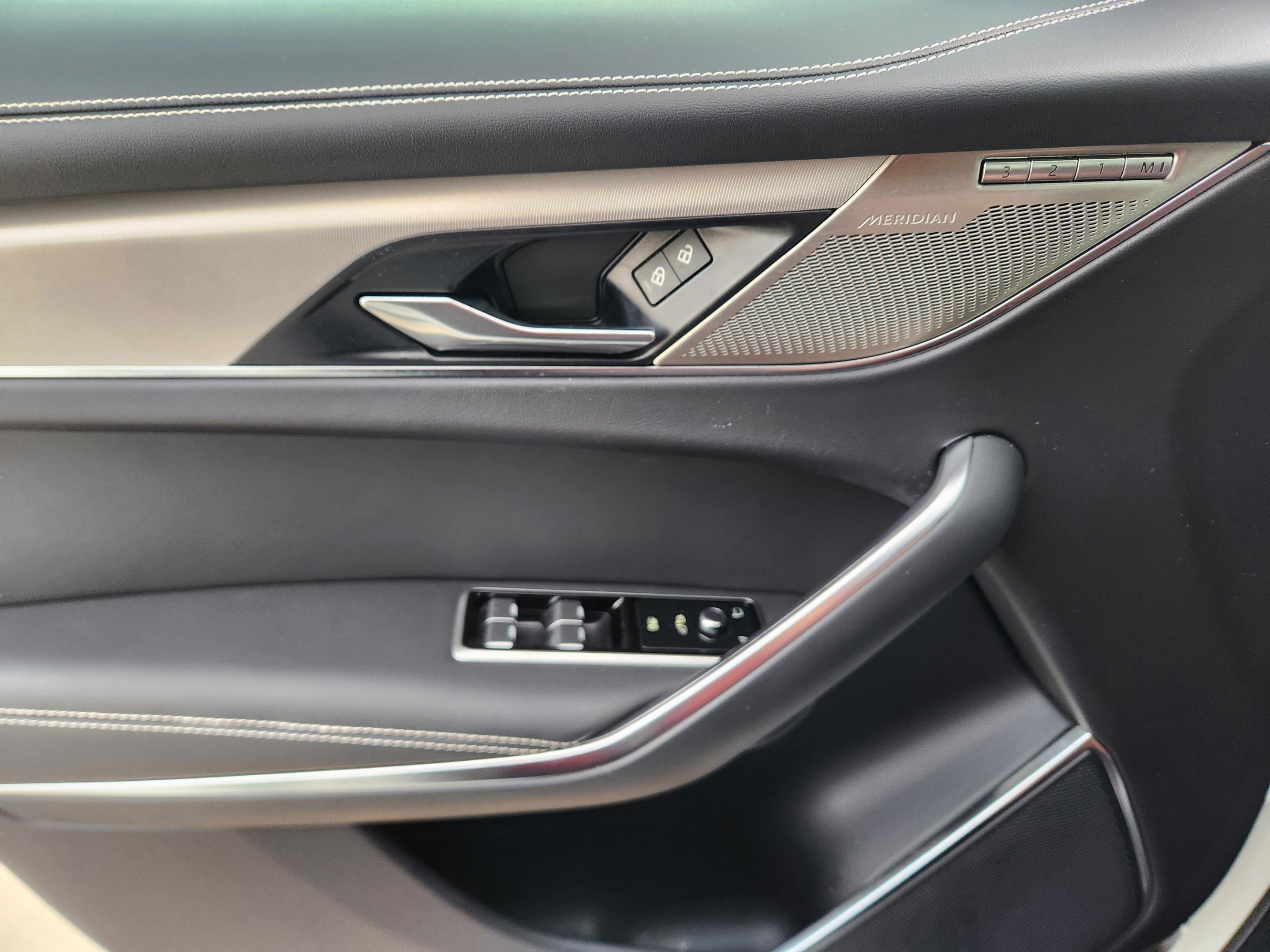 Certified 2024 Jaguar F-PACE R-Dynamic S image 19