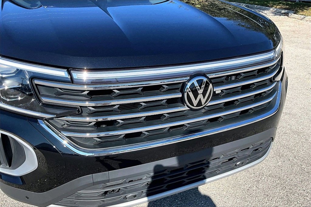 Certified 2025 Volkswagen Atlas SE w/ Black Wheel Package image 11