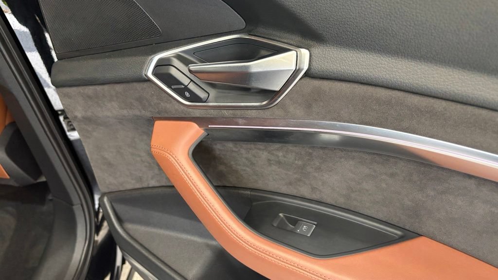 Used 2019 Audi e-tron Prestige AWD/4WD image 28