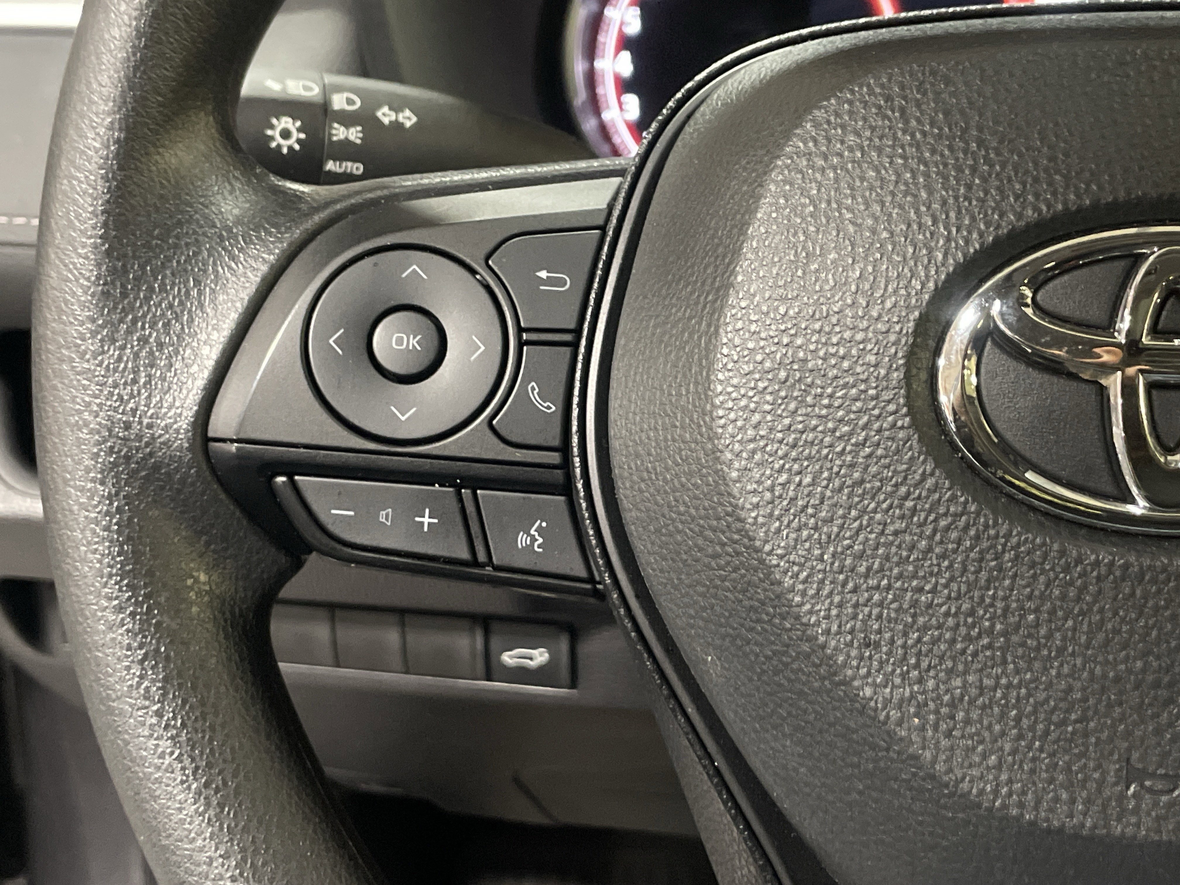 Used 2025 Toyota RAV4 XLE image 19