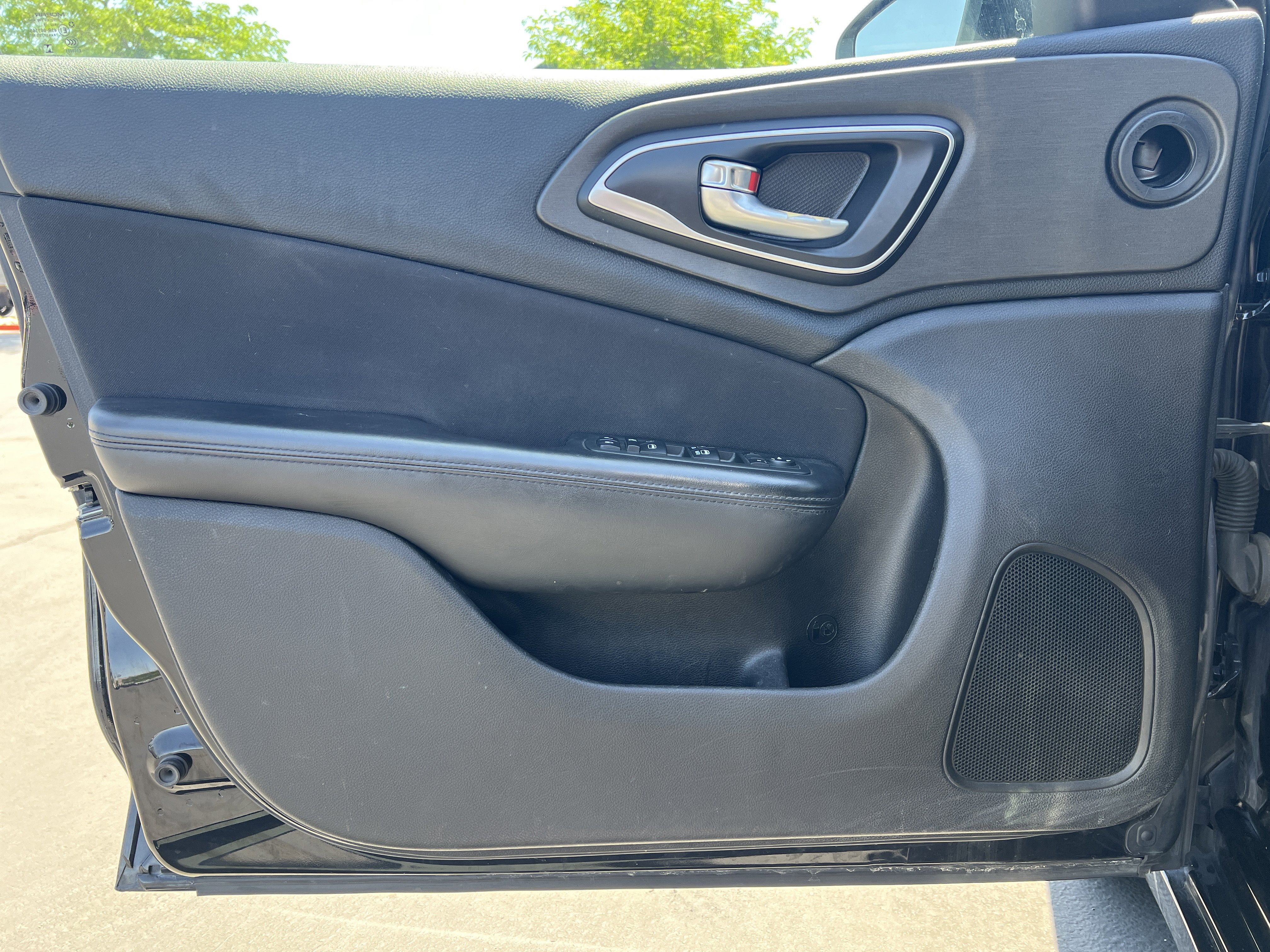 Used 2015 Chrysler 200 Limited w/ Convenience Group FWD image 12