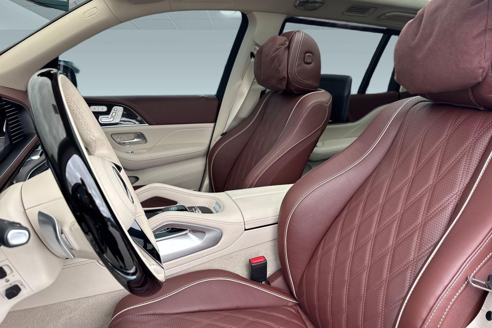 Used 2025 Mercedes-Benz Maybach GLS 600 4MATIC image 30