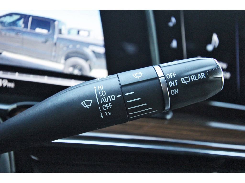 Used 2024 Cadillac Escalade Luxury image 19