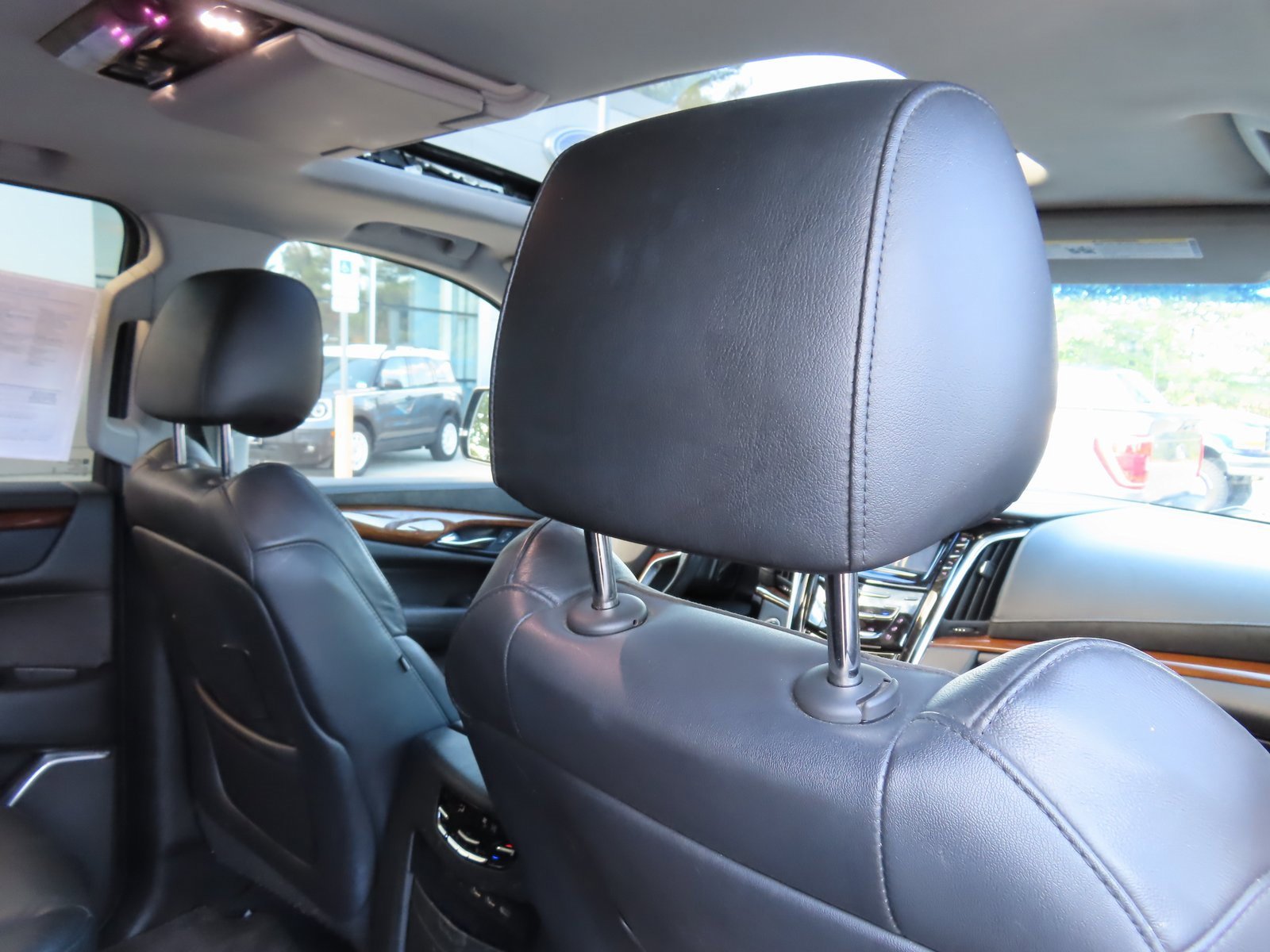 Used 2020 Cadillac Escalade ESV Premium Luxury image 29