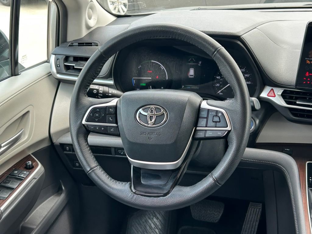 Used 2024 Toyota Sienna XLE w/ XLE Plus Package FWD image 41