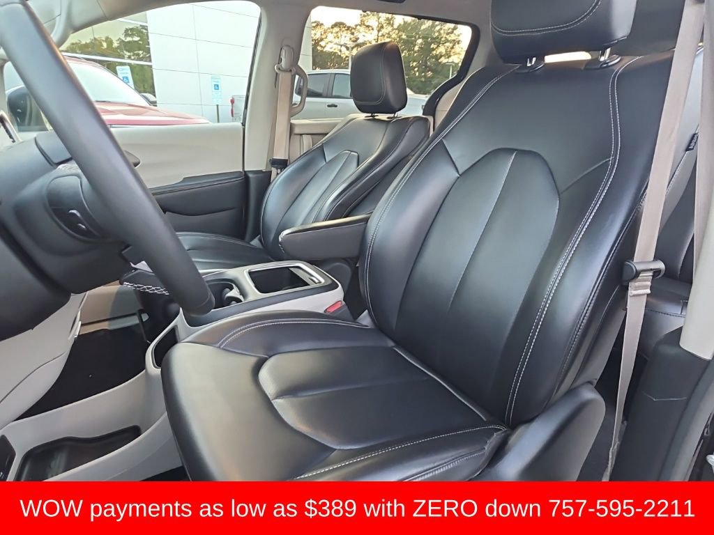 Used 2023 Chrysler Pacifica Touring-L image 7
