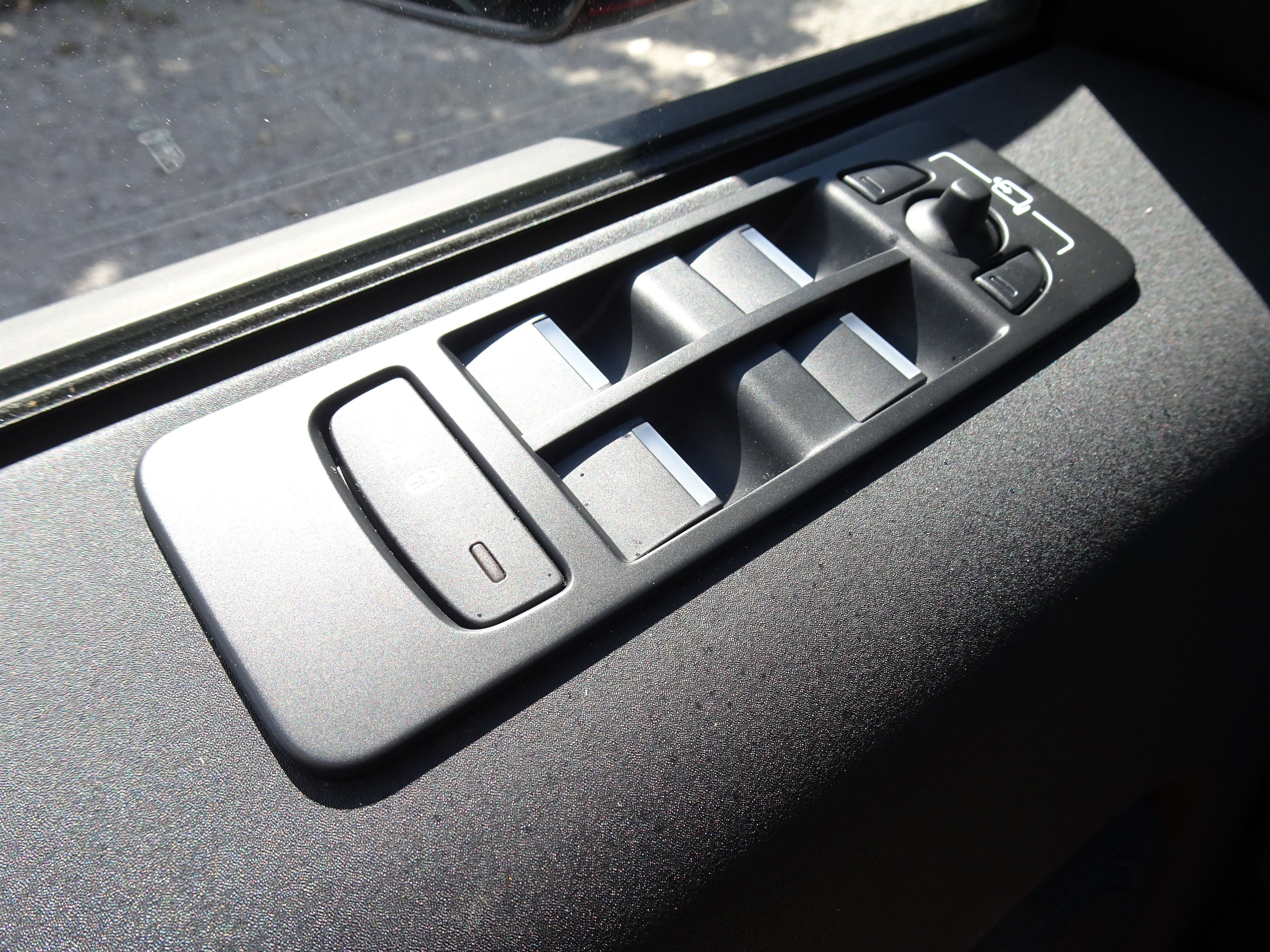 Used 2023 Land Rover Discovery Sport SE image 33