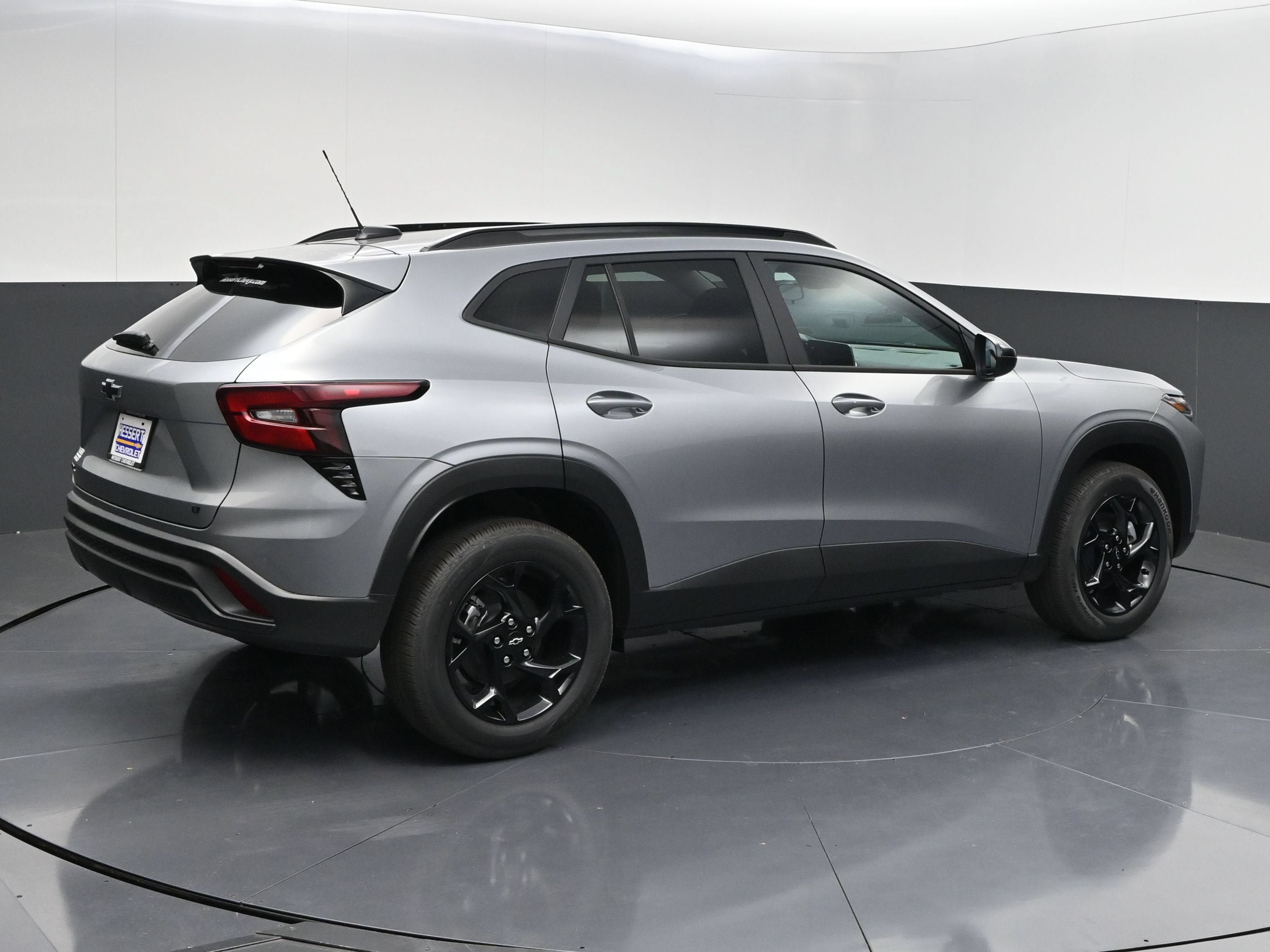 New 2026 Chevrolet Trax LT w/ Sunroof Package FWD image 8