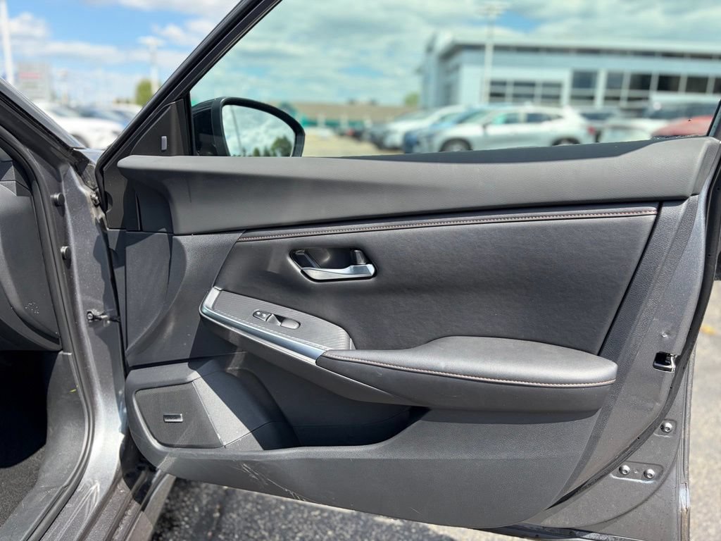 Used 2023 Nissan Sentra SR w/ SR Premium Package FWD image 15
