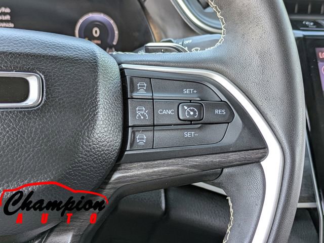 Used 2023 Jeep Grand Cherokee L Limited w/ Black Appearance Package image 32