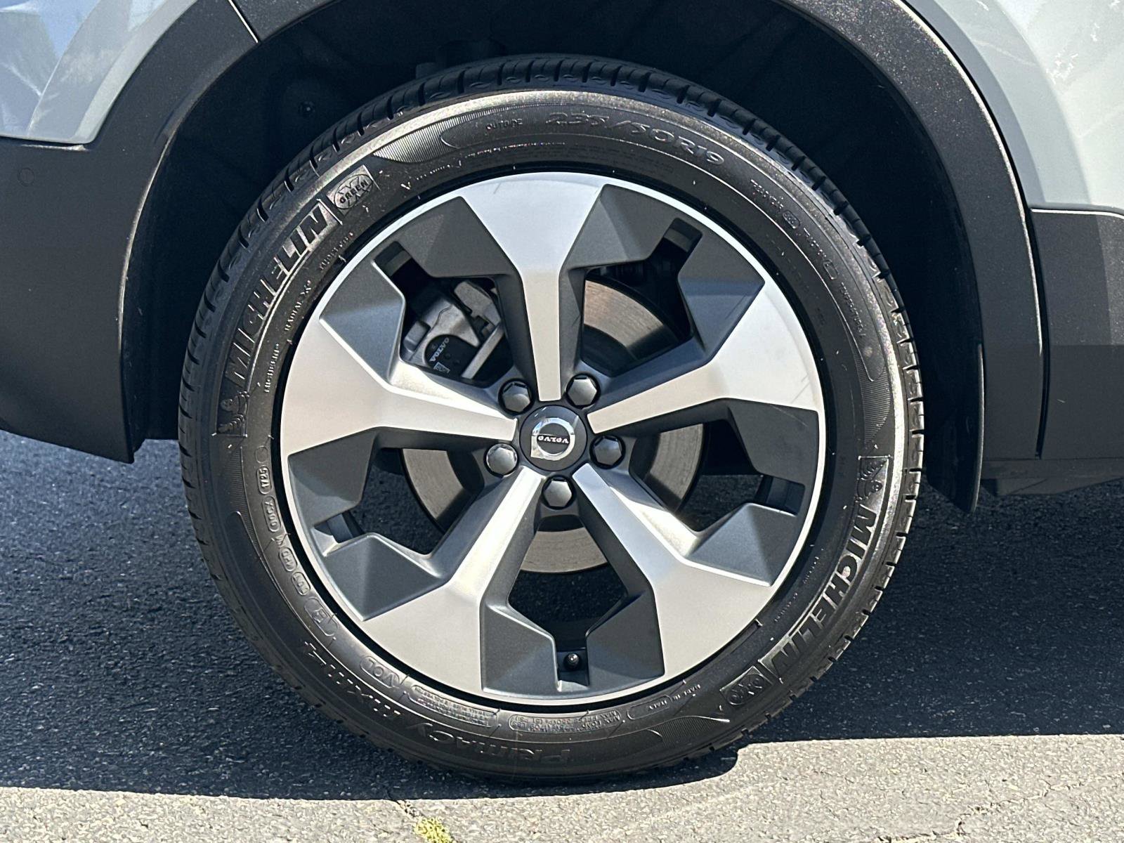 Certified 2026 Volvo XC40 B5 Plus w/ Protection Package Premier image 27