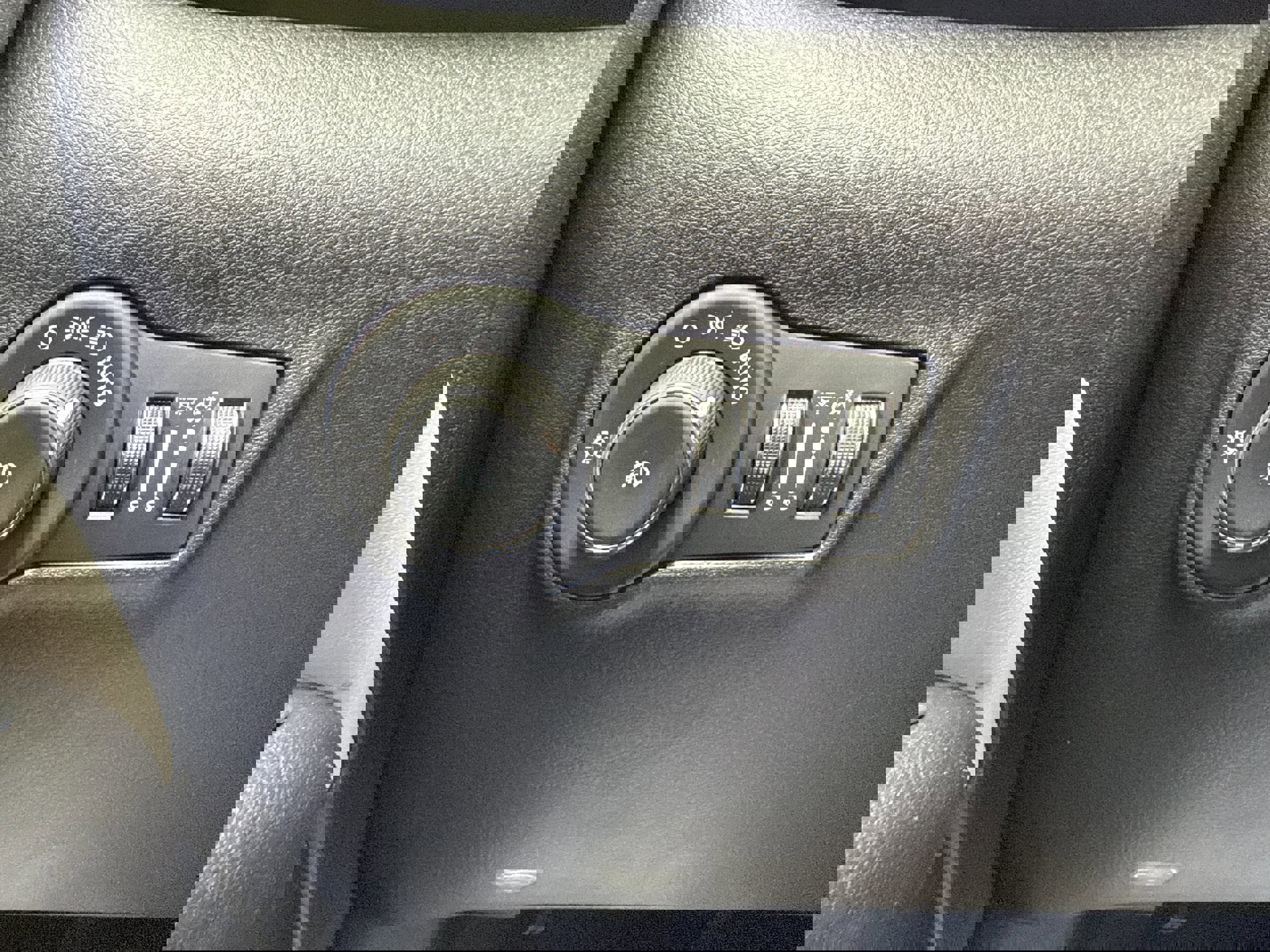 Used 2024 Jeep Compass Limited image 19