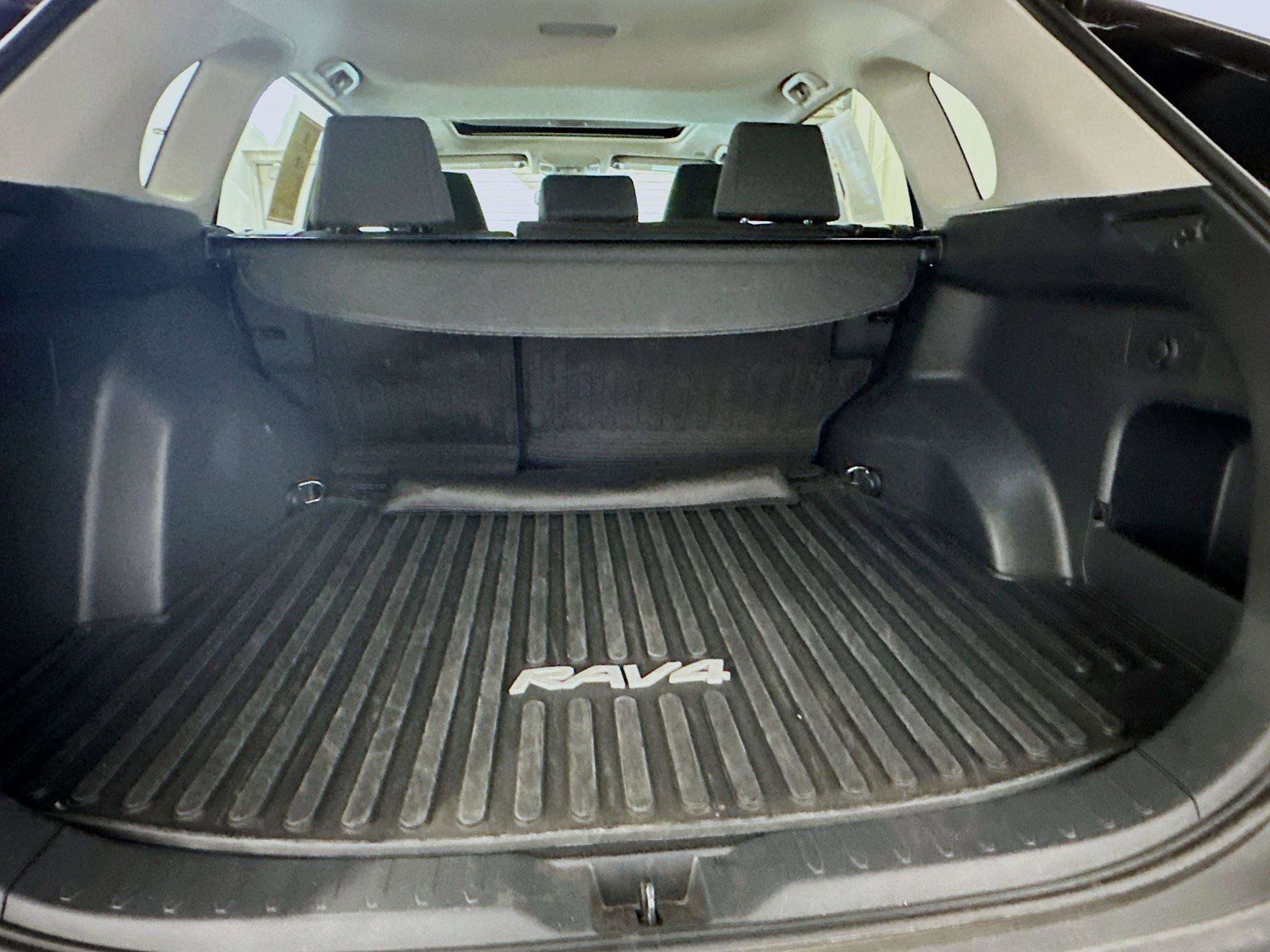 Used 2024 Toyota RAV4 XLE image 31