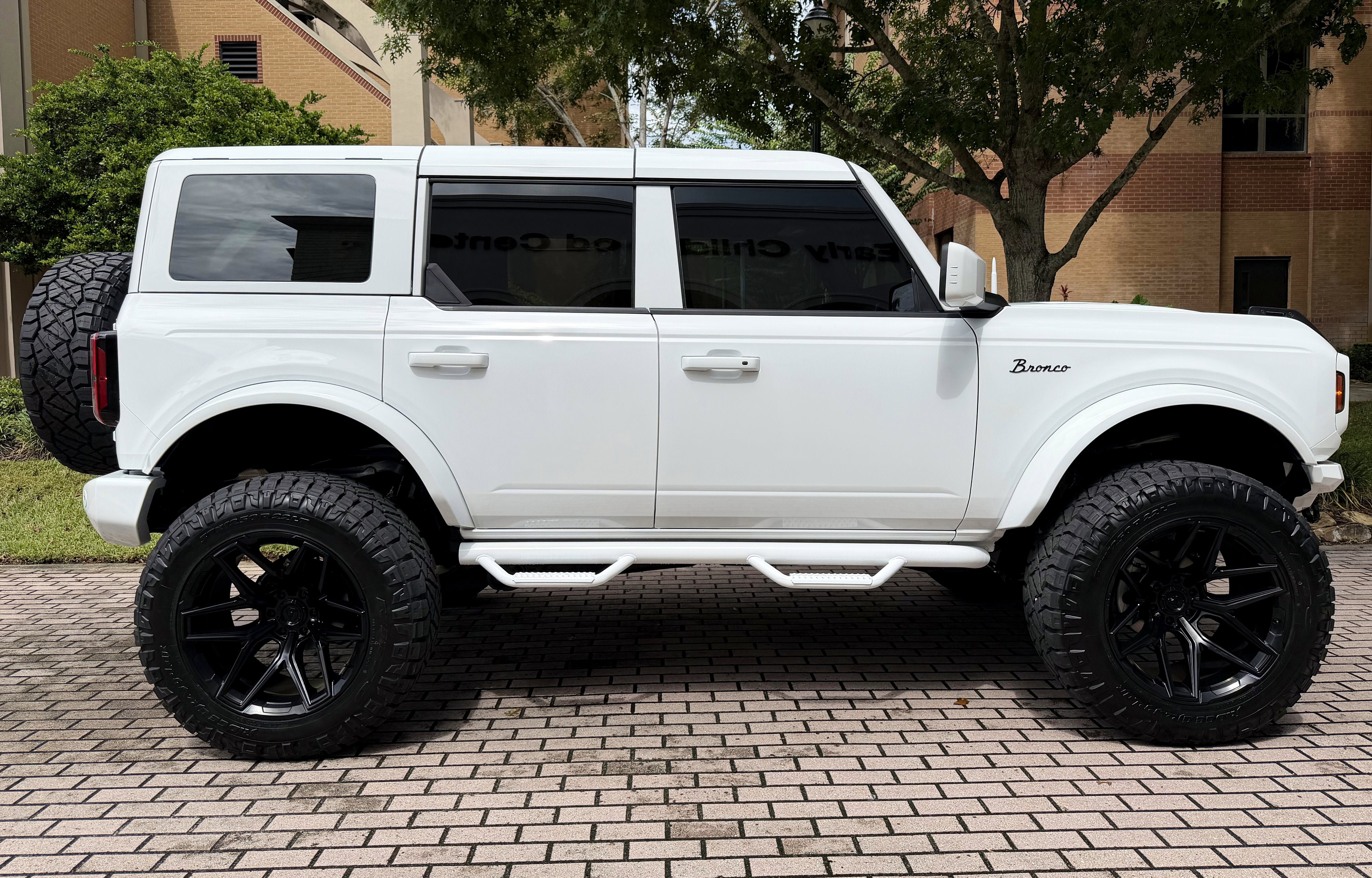 Used 2025 Ford Bronco Outer Banks AWD/4WD image 4