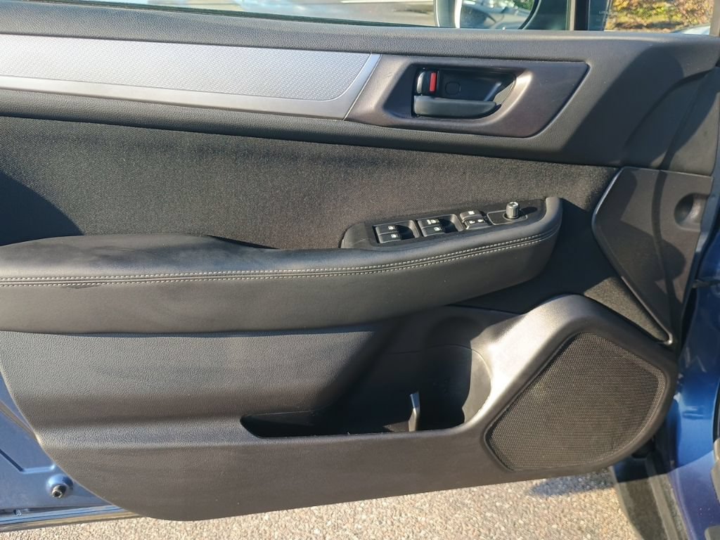 Used 2019 Subaru Outback 2.5i AWD/4WD image 10