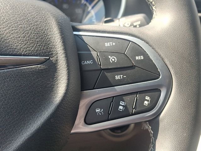 Used 2023 Chrysler Pacifica Touring-L FWD image 22