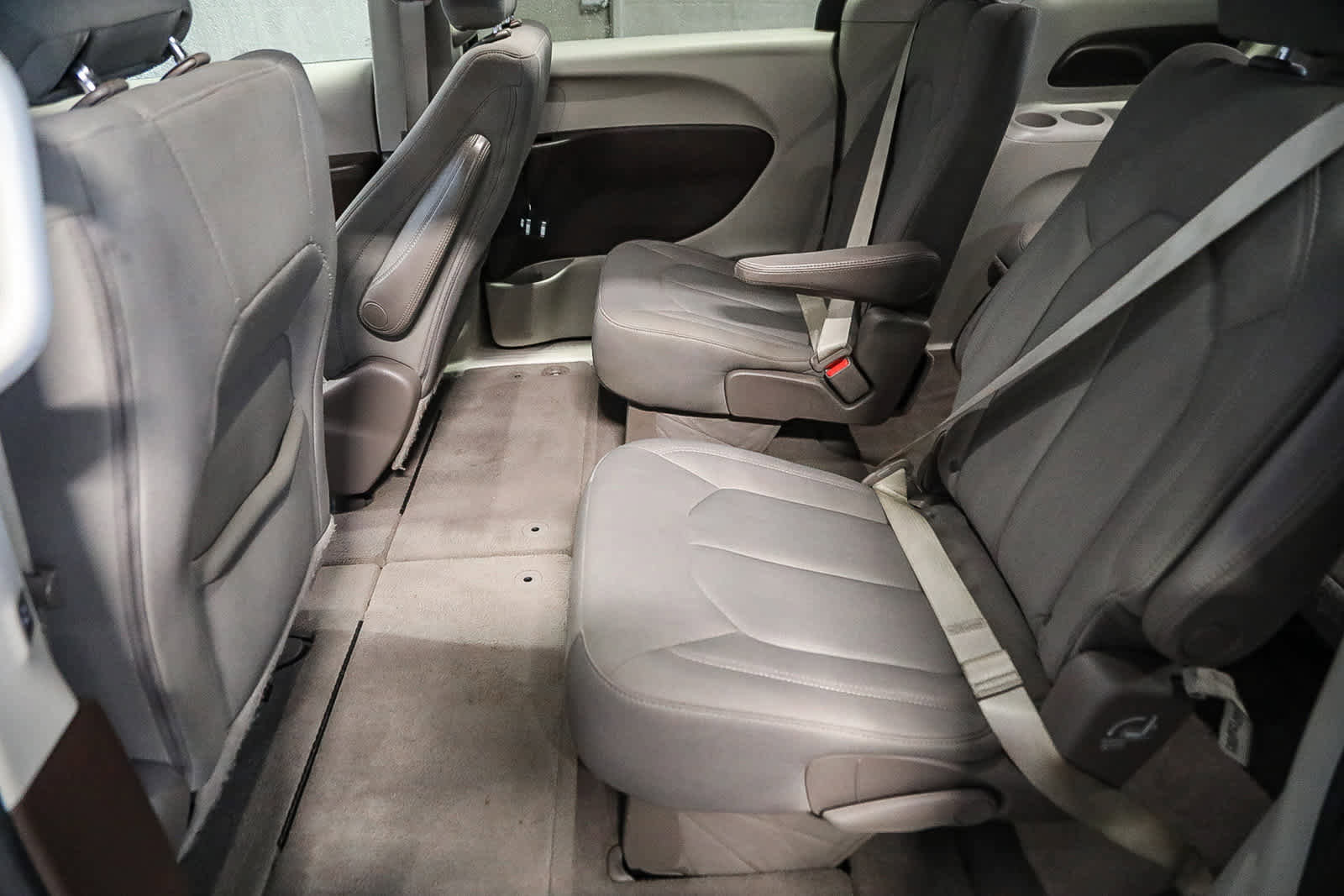 Used 2019 Chrysler Pacifica Touring image 14