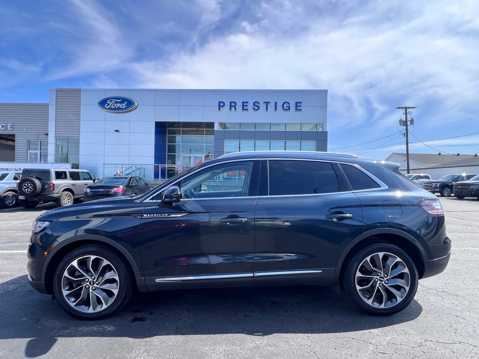 Used 2023 Lincoln Nautilus Reserve AWD/4WD image 6