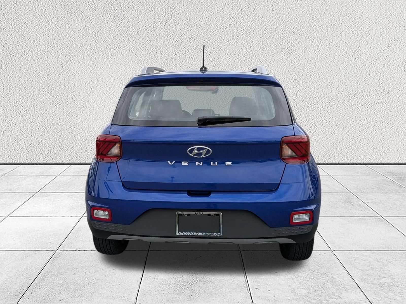 Used 2024 Hyundai Venue Limited FWD image 4