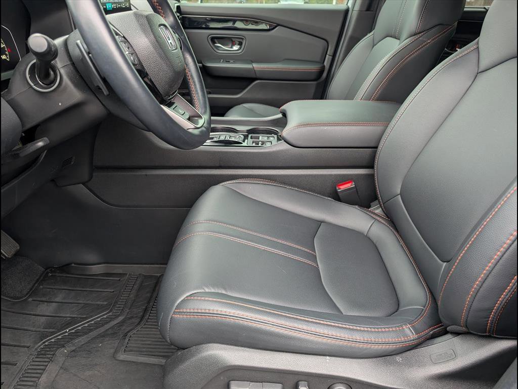 Used 2025 Honda Pilot TrailSport image 12